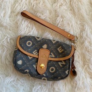 🤎🖤💛Dooney & Bourke Wrislet Clutch Pouch🤎🖤🤍